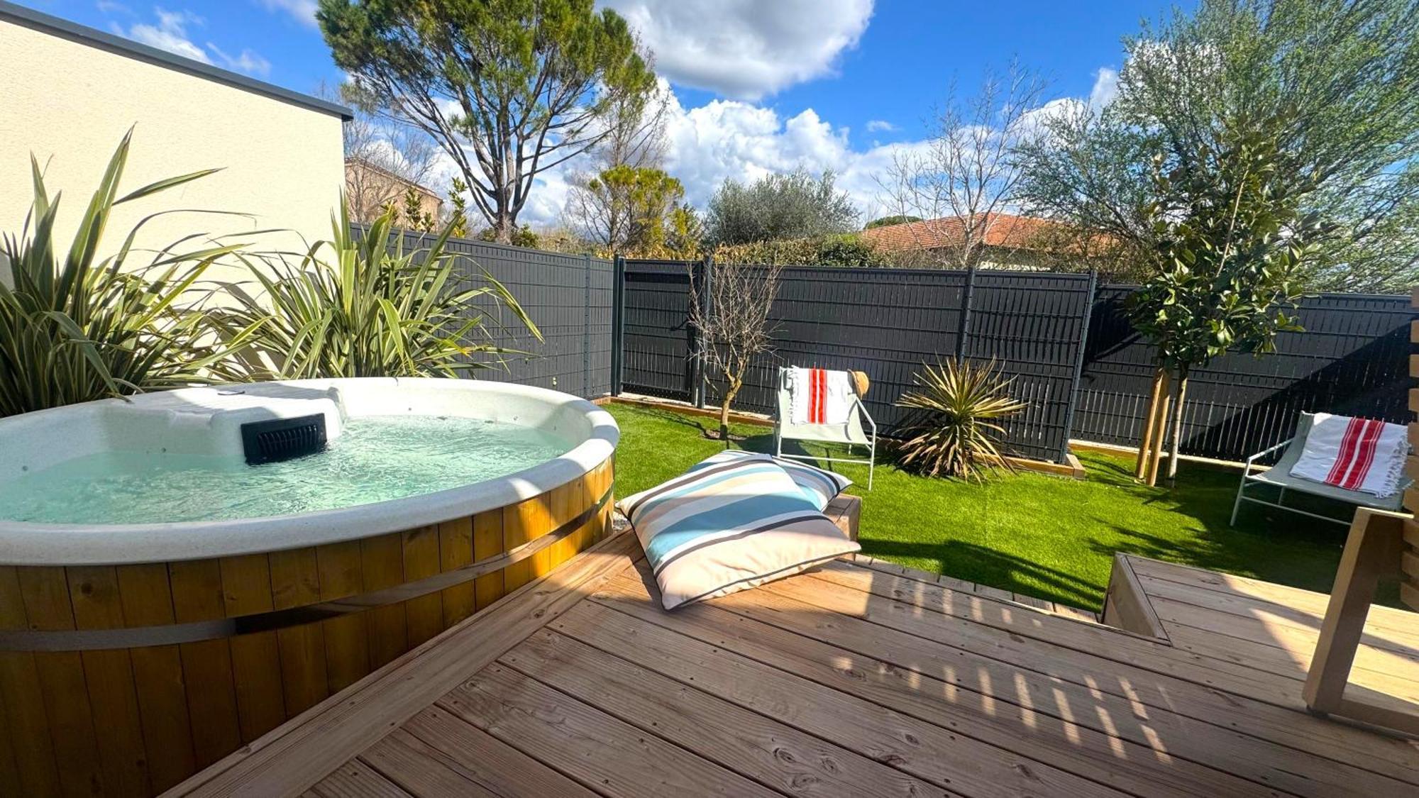 Daya Lodge. L'Isle-sur-la-Sorgue Kültér fotó